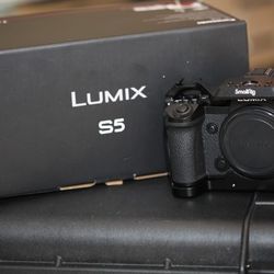Lumix S5 Mirrorless Camera + SmallRig Cage (Box & Papers)