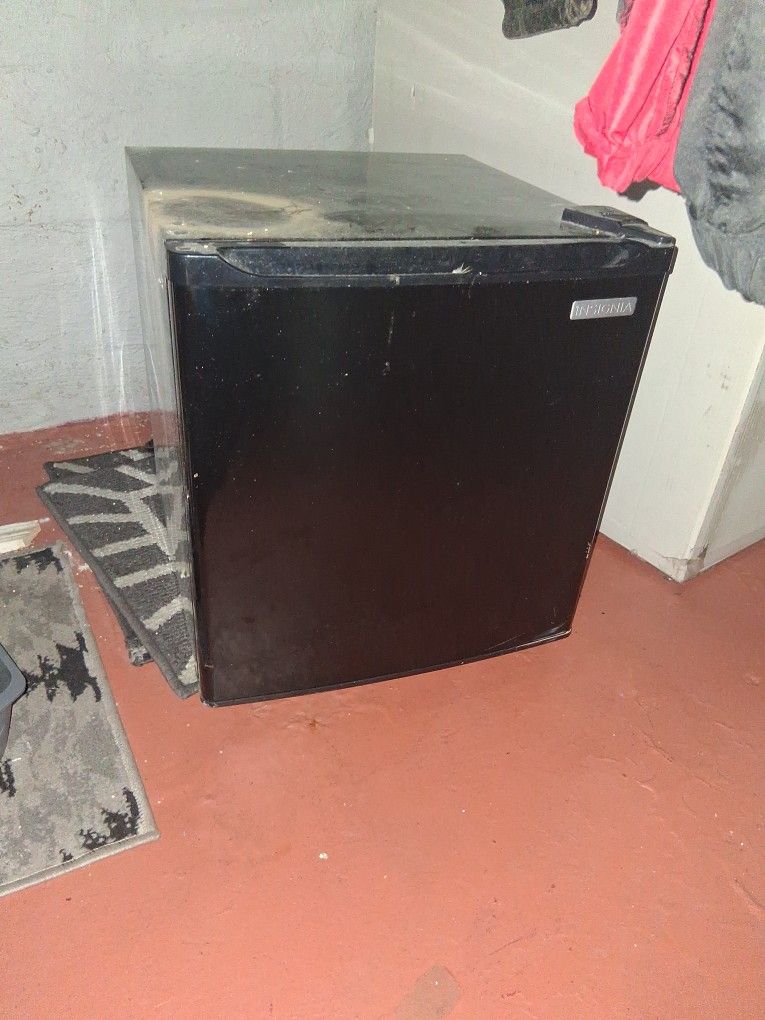 Insignia Mini Fridge