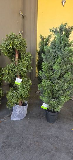 Nearly Natural Artificial Trees