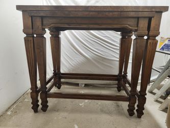 MUST SELL!!! Pair Of Drexel Heritage Nesting Tables/Side Tables