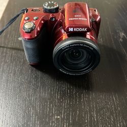 Kodak PIXPRO AZ405 – 40x Zoom, 20MP, Full HD Video – Excellent Condition (Red)