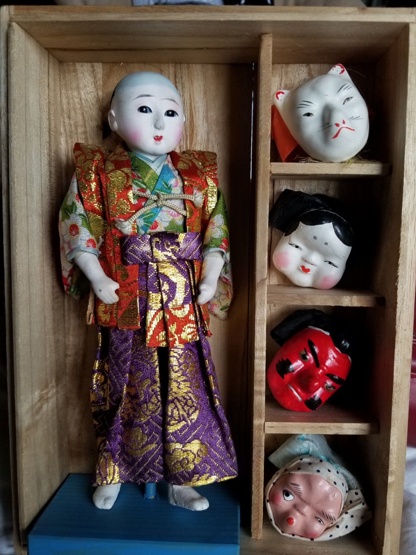 1950s Japanese mask dance doll in porcelain with exchangeable masks