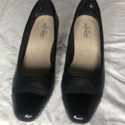 Clarks Women's Closed Toe Sandals