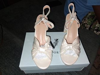 Ivory pleated platform bow heels size 8