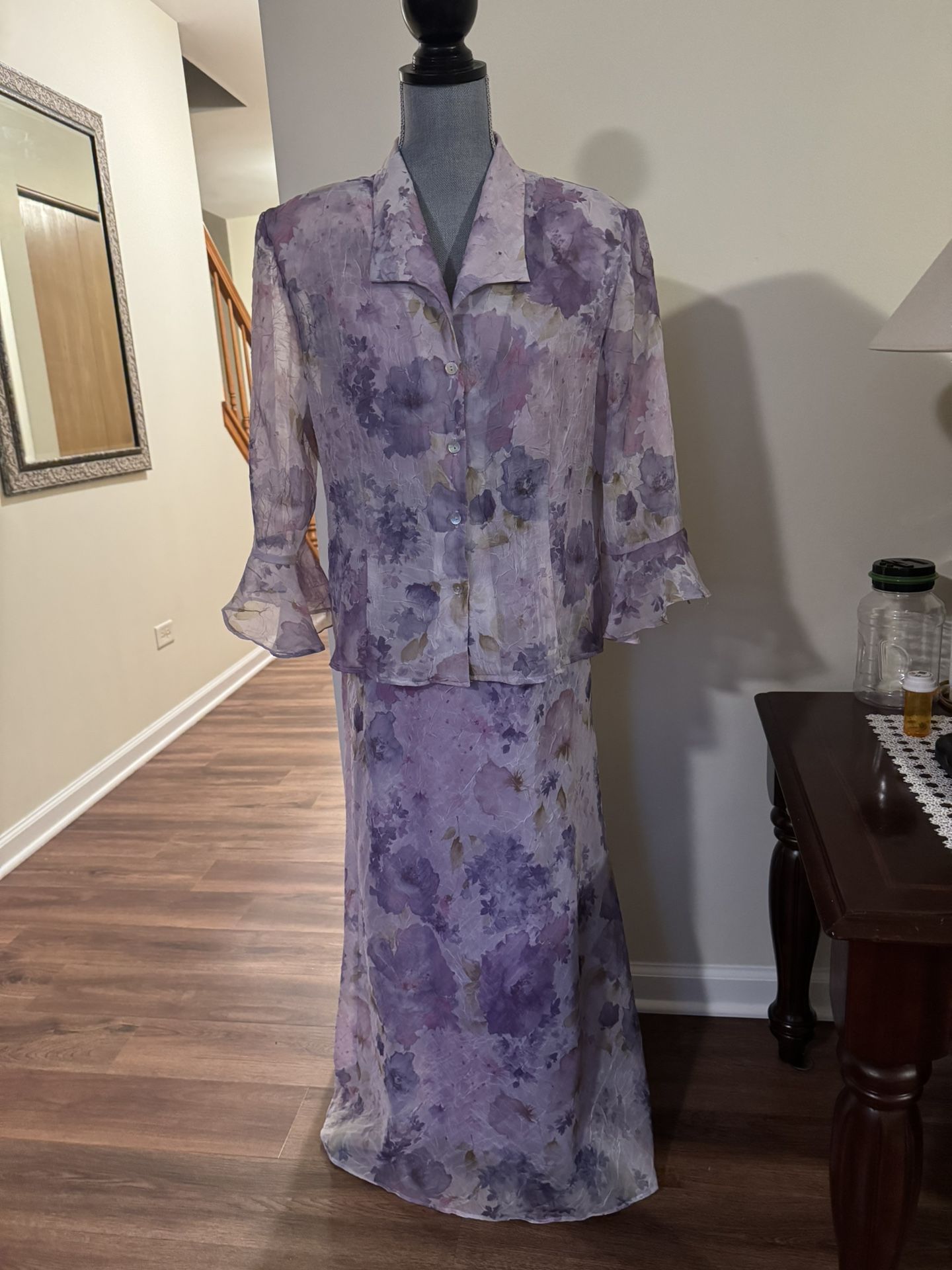 Two piece ladies, outfit size 16