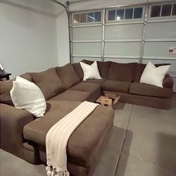 Large Sectional W/ Reversible Chaise (delivery Available) 