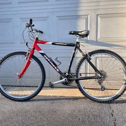 Giant Upland Mountain Bike 26”, Red Black,  19.5 Frame