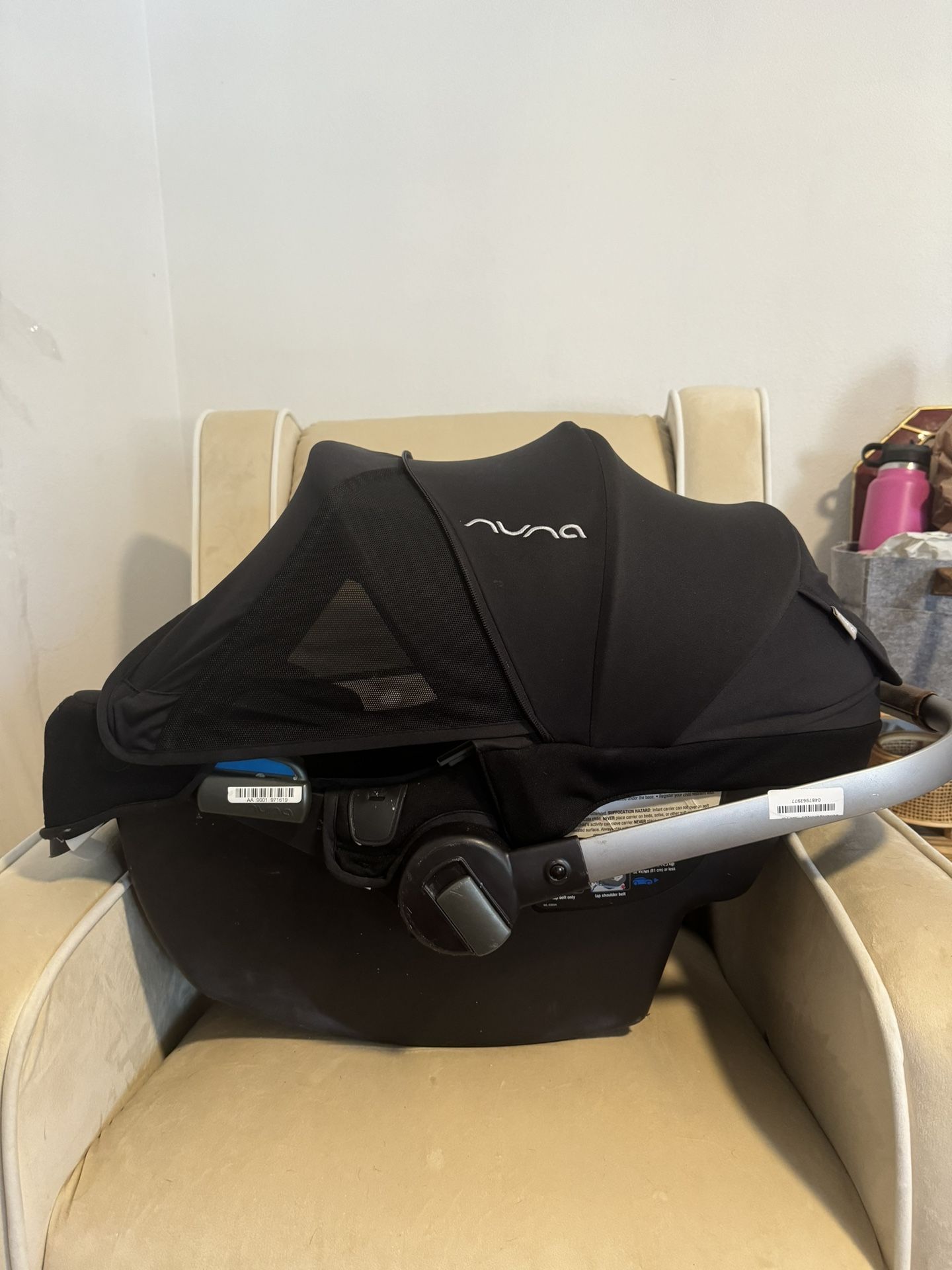 Nuna Infant Car seat /base