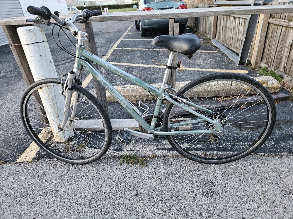 Columbia aluminum quality bike. hybrid  lightbike.