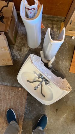 Pedestal Sink - works!