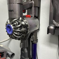 Dyson V6 Vacuum 