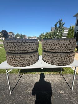 Bridgestone Blizzak DM-V2 Winter Tires 265/60R18 – Set of 4 – Excellent Tread