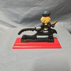 Vintage Cast Iron Revolutionary War Soldier Nutcracker – Red Wooden Base