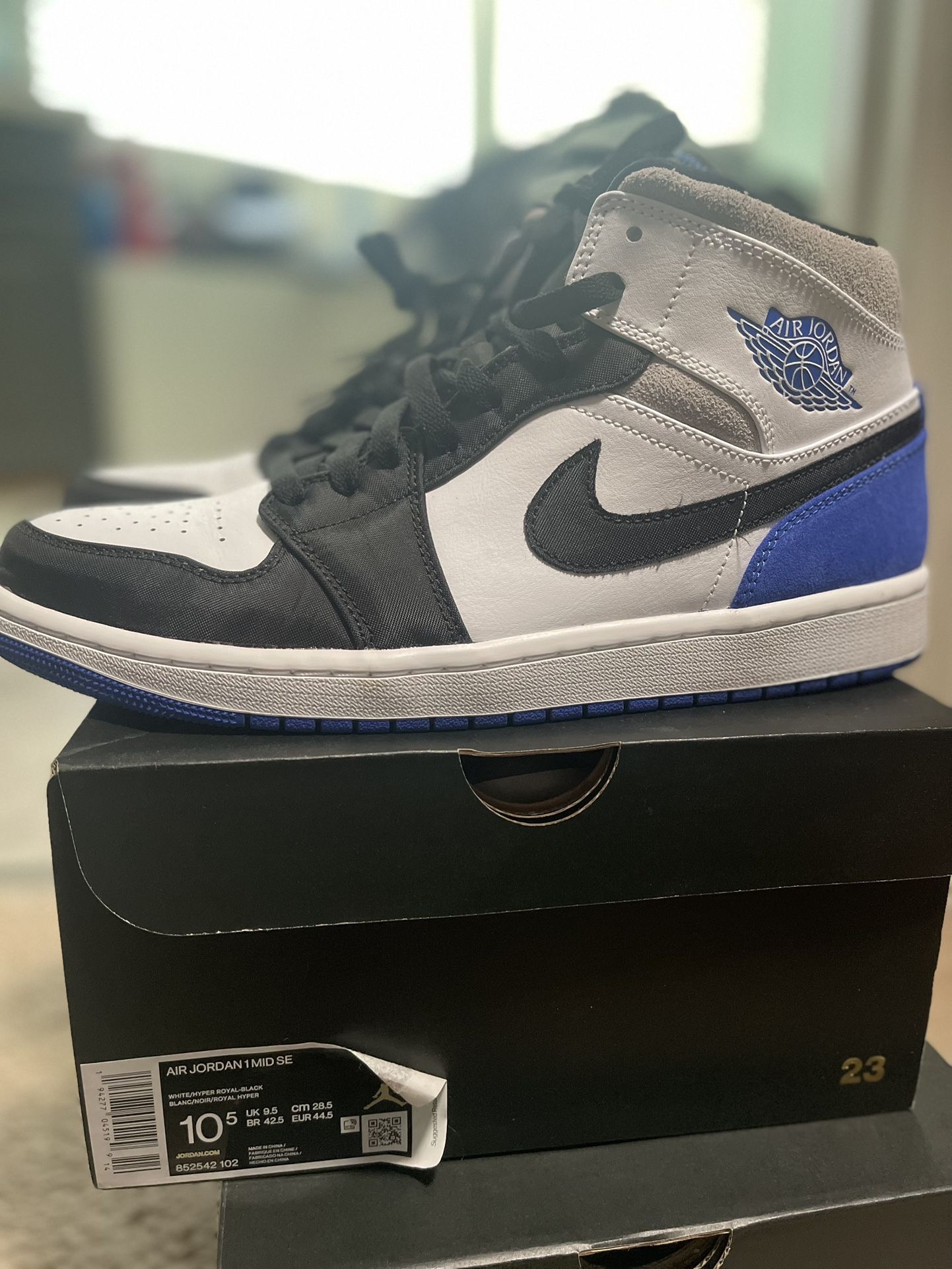 Jordan 1 Mid Royal Black Toe Size 10.5