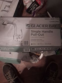Glacier Bay Single Handle Pull-Out Laundry Faucet