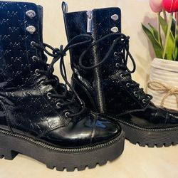 MK Women Boots Size 5.5