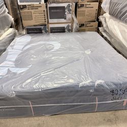KING MATTRESS STEARNS AND FOSTER RESERVE SOFT PILLOWTOP