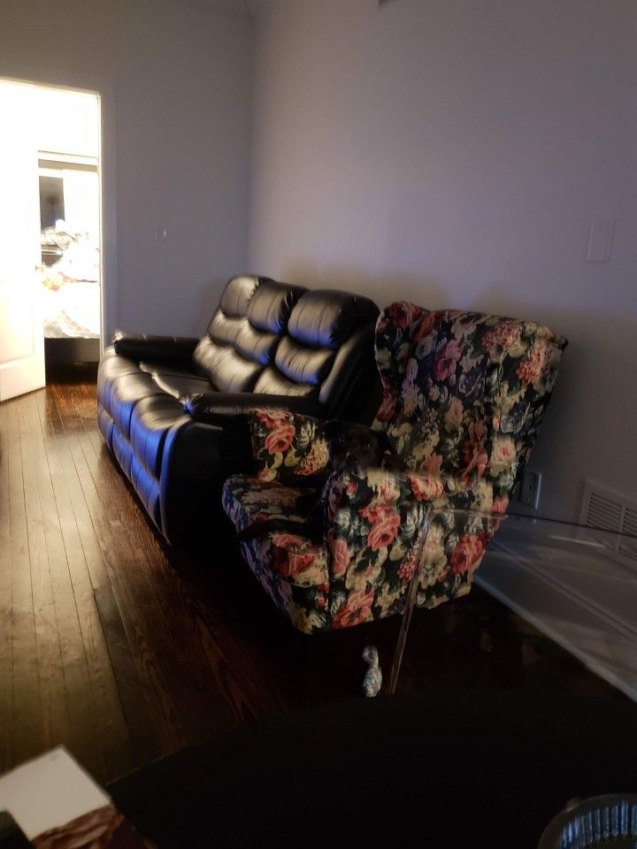 Lazy Boy Movie Couch  And Single Couch Sitter 