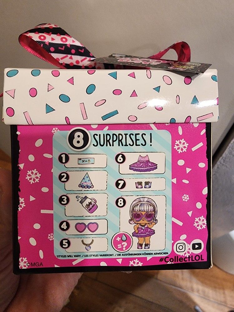 LOL Surprise present with 8 surprises - NEW 