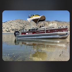 Sun Tracker Pontoon 