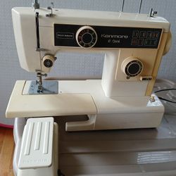 Vintage Sewing Machine 