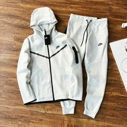 New Nike Tech Fleece Set – All Sizes – Variety of Colors – Ships Only