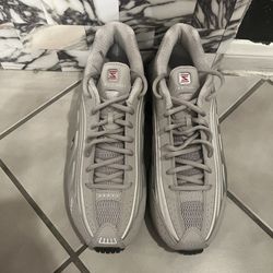 NEW Nike Shox R4 ‘College Grey’ IHO265-009 Men’s Size 8.5