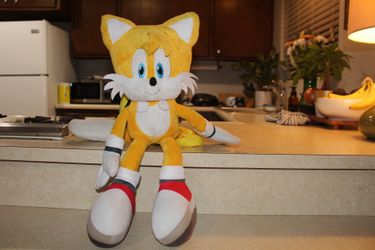 Sonic the Hedgehog Tails 17 Inch Plush Backpack