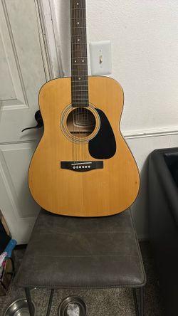 YAMAHA Acoustic Guitar Very Good To Near New Condition Sounds Great 