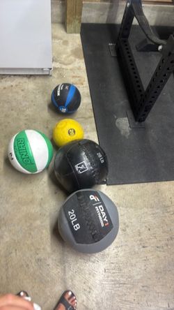 Medicine balls x5