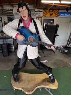 Elvis Presley Statue