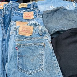 Moving Out Sale : Discover our amazing selection with prices that start as low as $3 and go up to just $20!