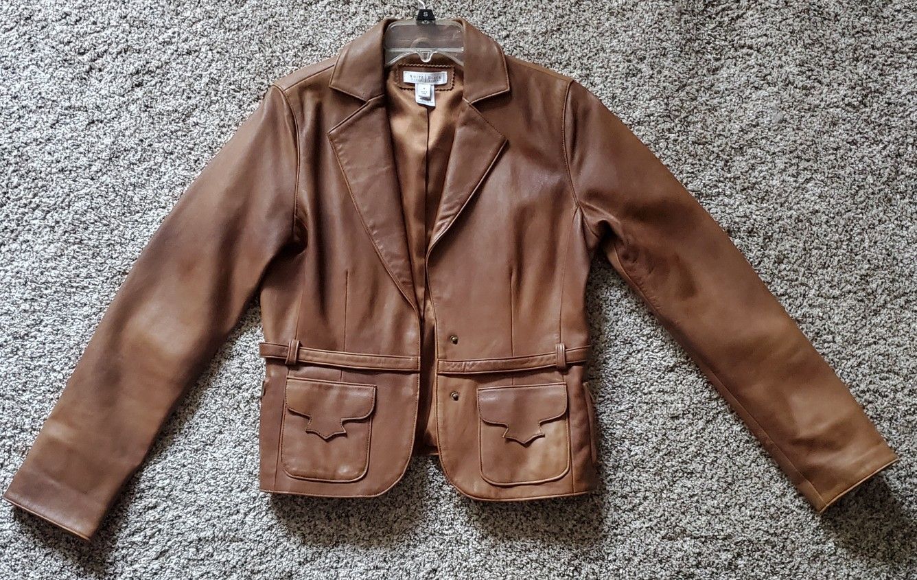 WOMANS WHITE HOUSE BLACK MARKET LEATHER JACKET