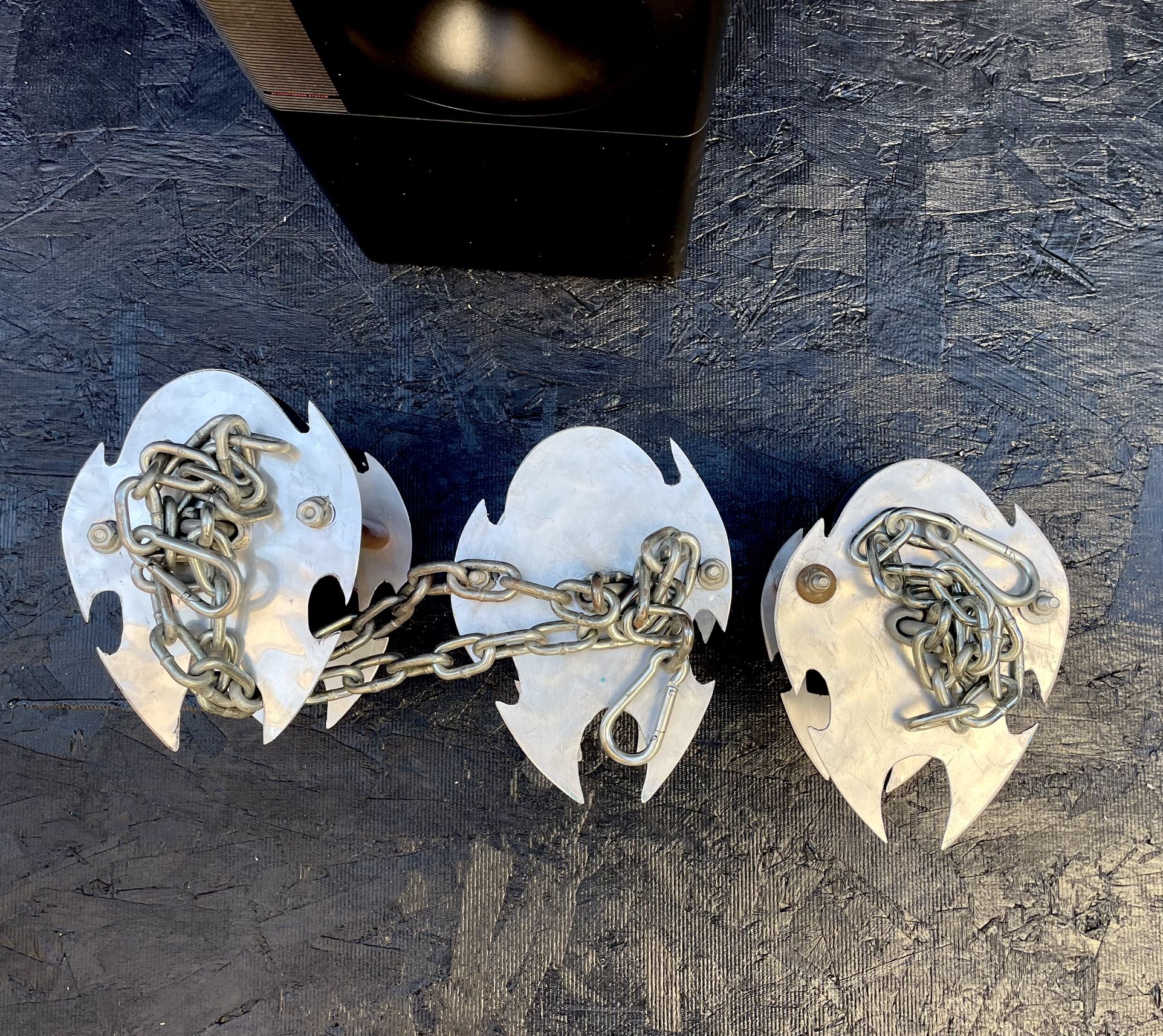 Bose 4 Speaker surround sound set with aluminum beetle hanging displays