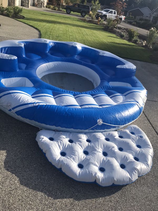 Huge lounge water float Costco for Sale in Kingston, WA OfferUp