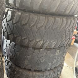 3 Mickey Thompson 37x12.5x17