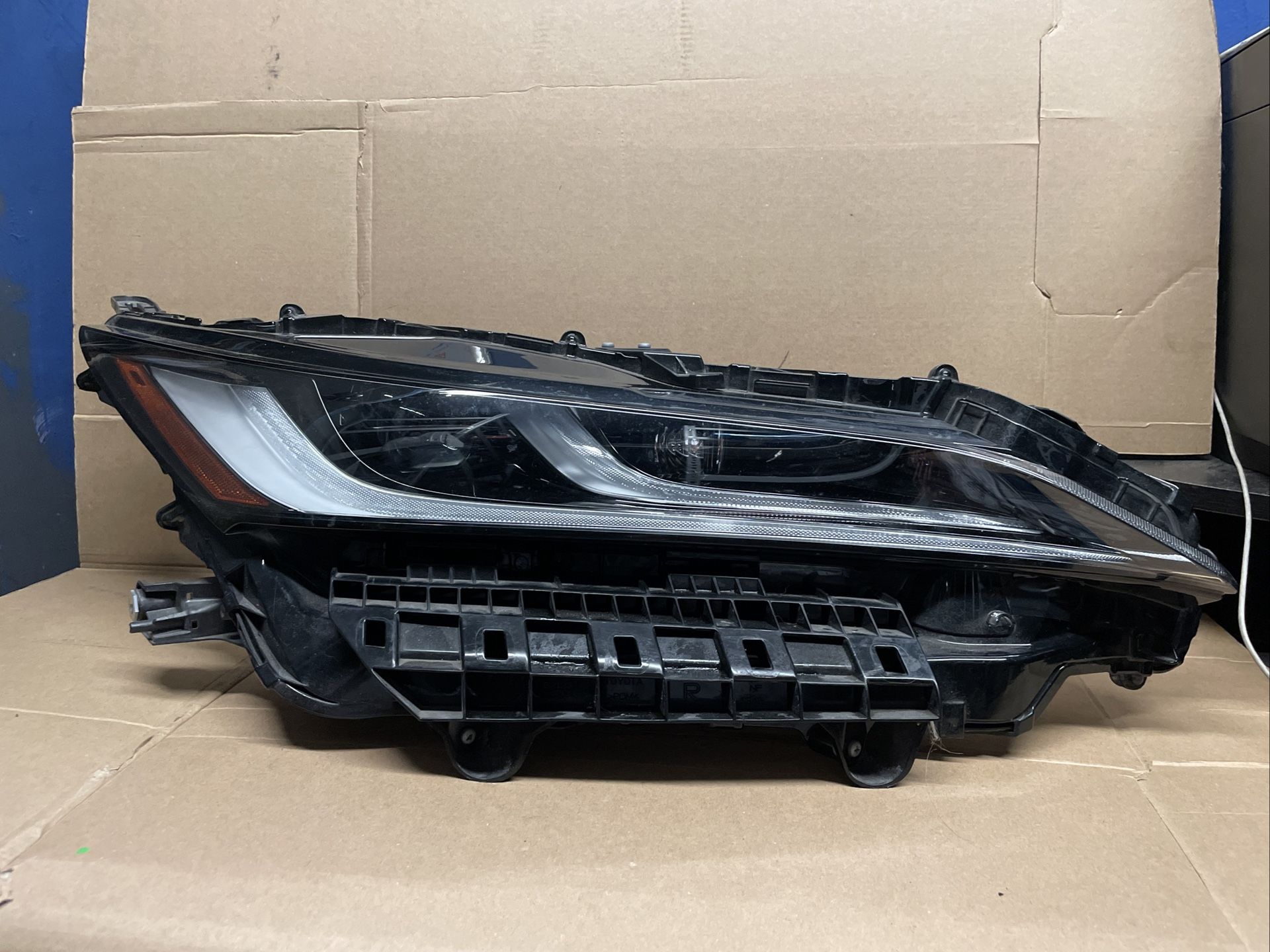 2021 2022 2023 2024 TOYOTA VENZA XLE RIGHT SIDE PROJECTOR LED HEADLIGHT OEM