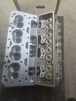 New pair sbc procomp aluminum heads