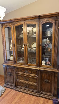 Elegant Vintage China Cabinet / Hutch – Solid Wood, Glass Doors