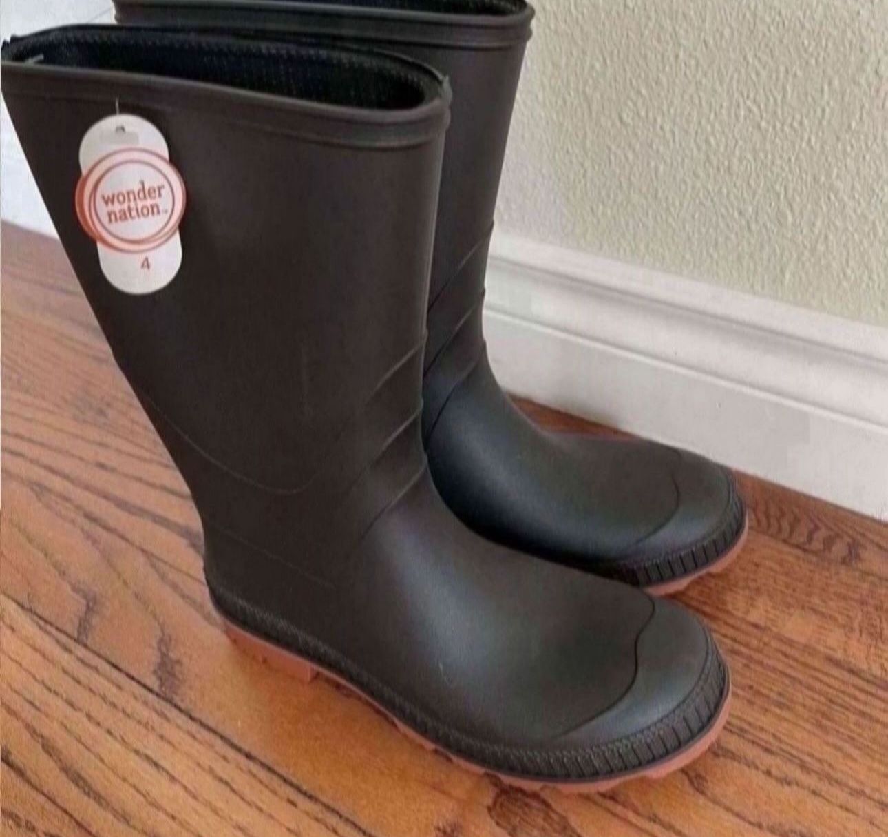 New Big Kid Size 4 Rubber Boots 