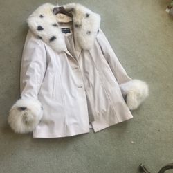 Fox Collar Cuffs Removable Lining  Sz M / L