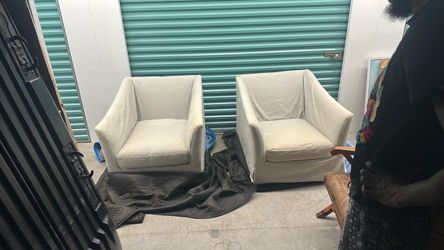 Set of 2 Matching Cream Upholstered Club Chairs