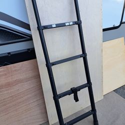 Brand New Expandable/Contractible Household Ladder.