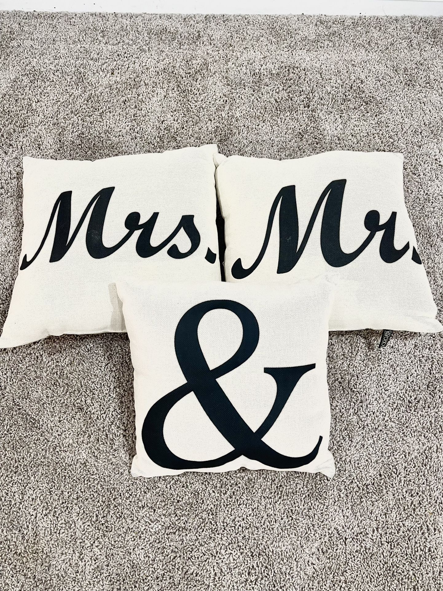 Mr&Mrs Pillows