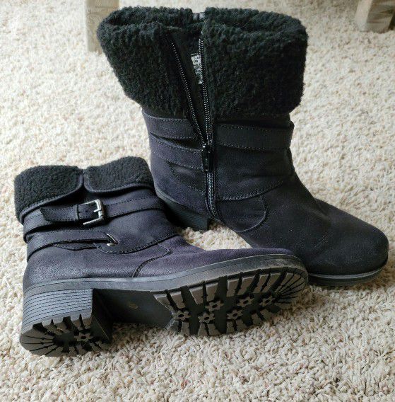 Womens Boots 10 Wide $8