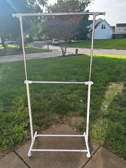 adjustable clothing rack