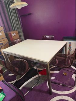 Dining room table n 4 chairs