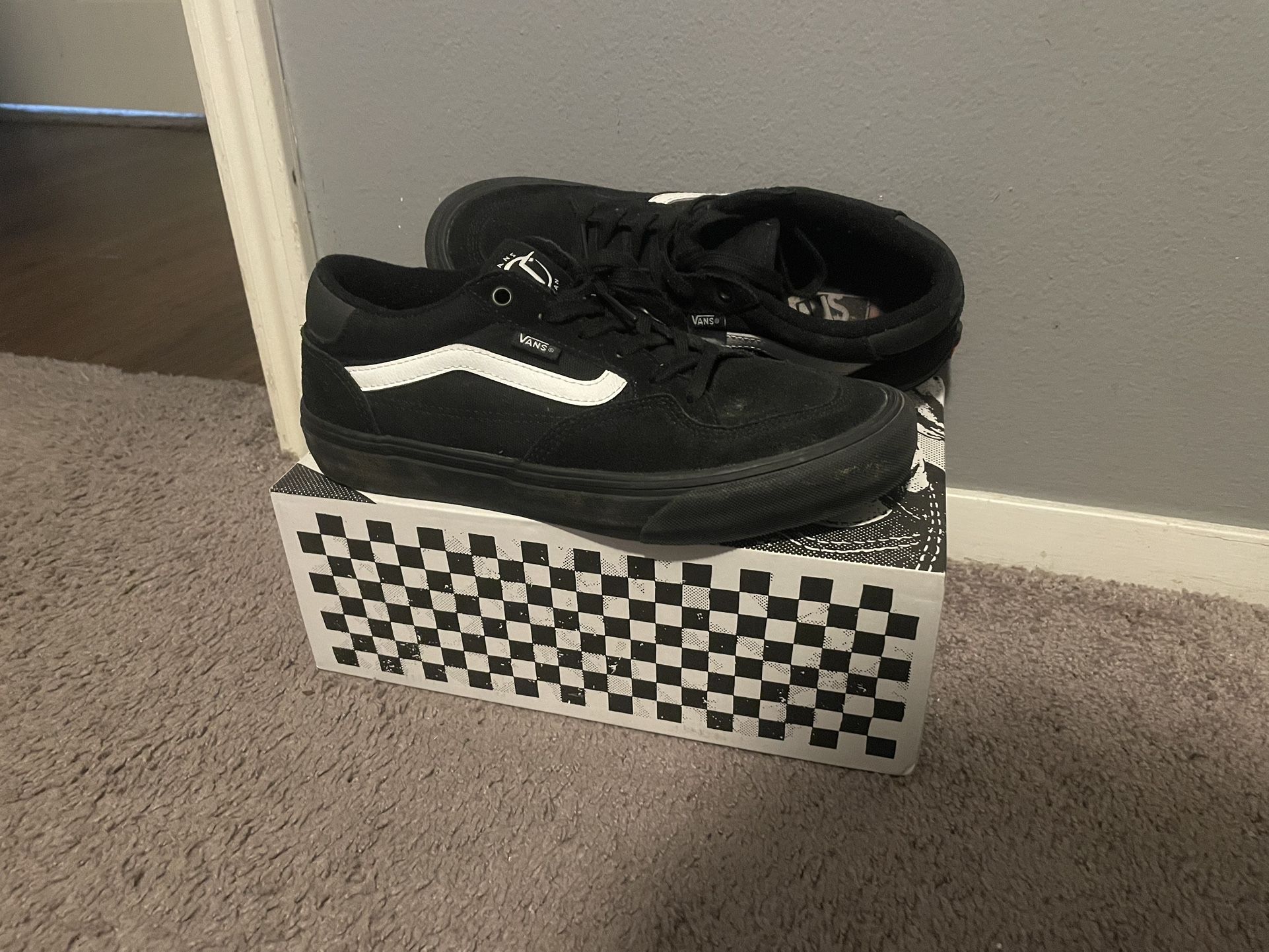 Black & White V Vans