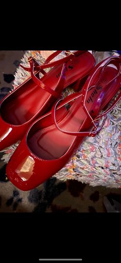 New beautiful red sandals