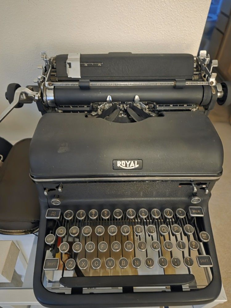 Royal KMM typewriter